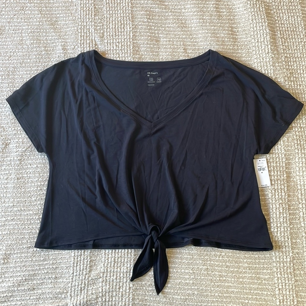 NWT gap fit cropped and knotted black workout top, v neck, medium